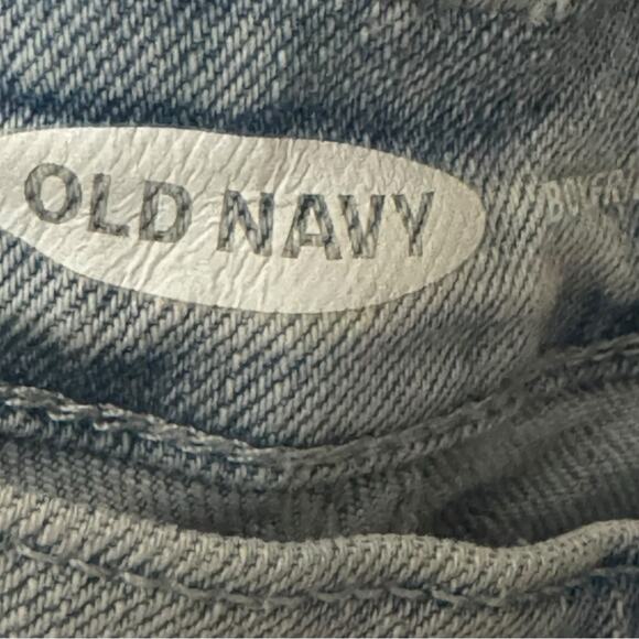 Old Navy Women’s Distressed Ripped Boyfriend Light Wash Cropped Sz 8 - Picture 2 of 6